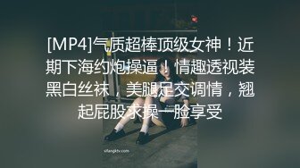 大叔保健会所找美女技师精油开背 谈好价钱直接开炮