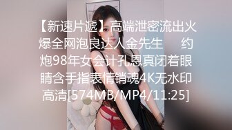 路边公厕偷拍黑纱裙长发美女粉嫩的肉瓣夹着一条细缝