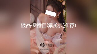 短发肉感清纯女孩