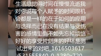 很有气质的大耳环宝贝全程露脸大秀直播，各种展示跳蛋摩擦，道具抽插，浪叫呻吟高潮不断，表情好骚精彩刺激