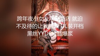 主题酒店偷拍小伙爆操女友,干得女的胡言乱语套也没戴直接内射