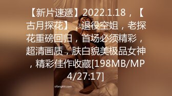 ★☆福利分享☆★跟随偷窥跟儿子遛狗回家的漂亮少妇 这个牛逼了胆子太大了 小孩在旁边照抄不误 闪光灯都打开了 (2)