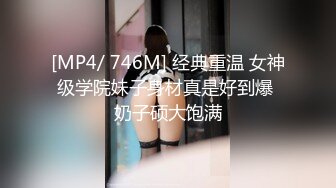 外国语大学女澡堂暗藏摄像头偷拍女学生换衣服,还趁没人的时候溜进去捡漏没带走的原味内衣裤和袜子