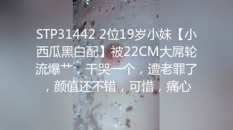 情趣炮椅房漂亮苗条妹子不停狂操亲吻，奶子大挺，架着笔直美腿，贴上去啪啪进击深入娇吟好销魂