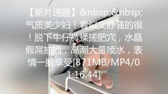 渣男小哥的清纯女友，全程露脸镜头前听狼友指挥被小哥调教，揉奶玩逼看特写，使劲抠骚穴，压在身下边亲边草