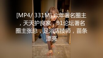 《极品瑜伽嫂子》哥哥不在家,嫂子早上给我煮面❤️欣赏大嫂美丽的身材❤️操她的无毛小嫩B