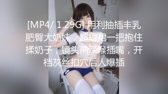 【超顶❤️露弊性瘾】快递站小妹✨ 爆乳嫩妹人来人往中露出偷玩 跳蛋震湿裤裆 被搭话时相当刺激 大饱眼福不知高潮了多少会 全湿 (4)