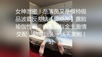 美女主播护士装家中自拍