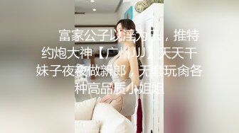 【原档首发】可爱的红发女郎多莉·戴森和查理·迪恩在海滩上玩得很开心