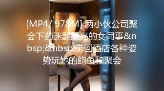 《极品CP魔手外购》潜入女厕赤裸裸拍脸拍逼各种美女小姐姐方便~有惊喜小妹子看黄片疯狂紫薇这手法没少自己玩 (1)