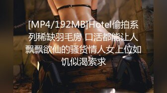 [MP4/ 301M] 大奶黑丝颜值不错的小骚妻跟小哥在家激情啪啪，全程露脸深喉大鸡巴让小哥各种体位狂插