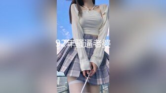 九月流出国内厕拍大神潜入商场隔板女厕偷拍美女尿尿4K高清版