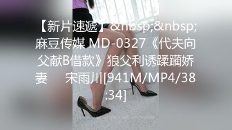 [MP4/ 853M] 淫荡小骚货！3P激情名场面！嘴里吃一根下面操，闭着眼睛搞得很舒服，两根屌怼脸撸