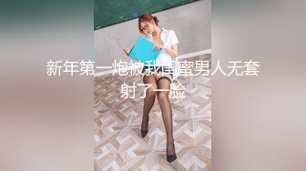 科技园女厕蹲守牛仔裤大美妞 毛丛间阴户高高突起就开一个小缝