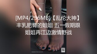 胖男老哥双飞两个萝莉萌妹子浴室口交，汉服妹子解开衣服摸大奶，双女舔奶抽插猛操呻吟