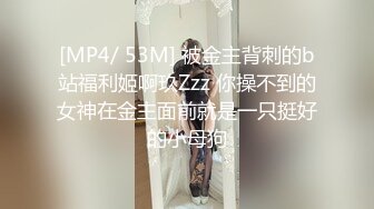 [MP4/ 614M] 宾馆中中年夫妻一群啪啪做爱后入花样超多解锁征服熟女老婆