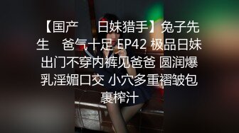 -户外姐妹花跪在地上给男主口交 两个小骚逼轮流伺候大哥