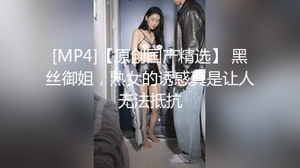 [MP4/ 1.14G] 十字紋身美少女！出租屋自慰！跪地翹起屁股扣穴，搞得地上多是水