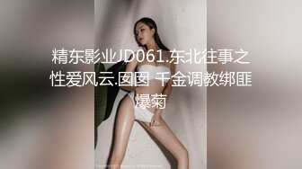 丝袜高跟露脸风骚的嫂子在楼道里让搞保洁的大爷过过瘾，全程露脸口交大鸡巴让大爷舔逼，无套爆草内射中出