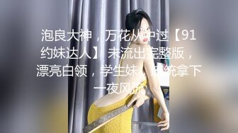 练功房女厕全景偷拍刚做完瑜伽来嘘嘘的少妇鲍鱼保养的还不错