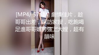 竹林中大战网红脸女神，苗条好身材后入操逼，掰腿侧入，感觉像是女人带了假道具