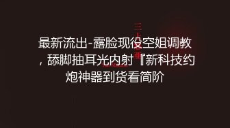 那个绿王八能够拒绝老婆被三个单男加一台炮机玩弄呢？三个单男内射的精液全被绿奴老公舔干净了！1