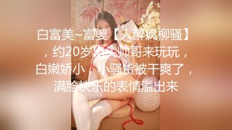 大神潜入大学女厕全景偷拍 背包美女的小黑B