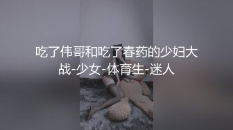 学生情侣课间在教室吃鸡