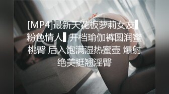 身材高挑，脸蛋儿很甜美的平胸清纯妹子