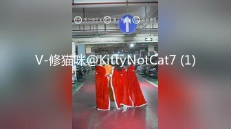 絲襪高跟露臉大奶子騷屁股極品人妻的誘惑，揉奶玩逼讓小哥各種體位蹂躏抽插，表情好騷浪叫呻吟不止不要錯過