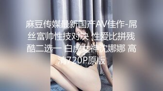 高价自购-商场陪小侄女游玩的高挑眼镜学生妹,短裙校服,洁白内内上壹小片尿渍