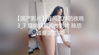 酒吧女厕手电补光偷拍黑丝美女阴毛经过精心修剪过的的极品小嫩鲍