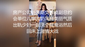 [MP4]网聊良家人妻，洗个澡继续第二炮，舔弄无毛骚穴，很爽闭眼享受，后入激情爆操