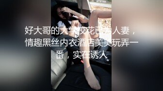 气质骚妇跟她帅气的小哥哥激情户外，礼物刷到位直接全裸脱掉给小哥口交大鸡巴真骚，让小哥揉着奶子后入内射