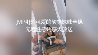 走动中勒出阴唇的美眉