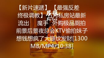 【新片速遞】&nbsp;&nbsp;漂亮美眉 在家被粗大黑肉棒无套输出 内射 口水润滑 逼逼太小插了半天才进去 浅尝逼里的精液 [448MB/MP4/10:15]