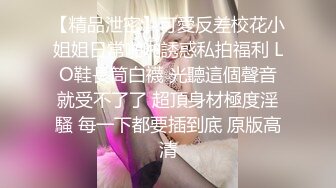 [MP4/ 1.01G] 大红唇新人骚女被两大汉3P，白丝袜丁字裤，翘起屁股看穴，两根JB轮流舔