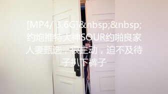 [MP4/ 1.02G] 酒吧少妇激情4P，露脸颜值不错伺候三个大哥，交大鸡巴，让三个大哥在床上玩弄