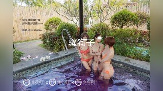 [MP4/ 1.13G] 极品尤物美女小骚货，和眼镜闺蜜4P名场面2，纹身大哥两女轮着